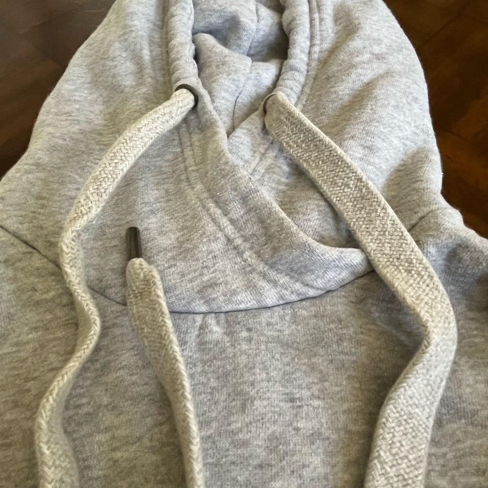 Aero extra small sweatshirt in great condition plain gray